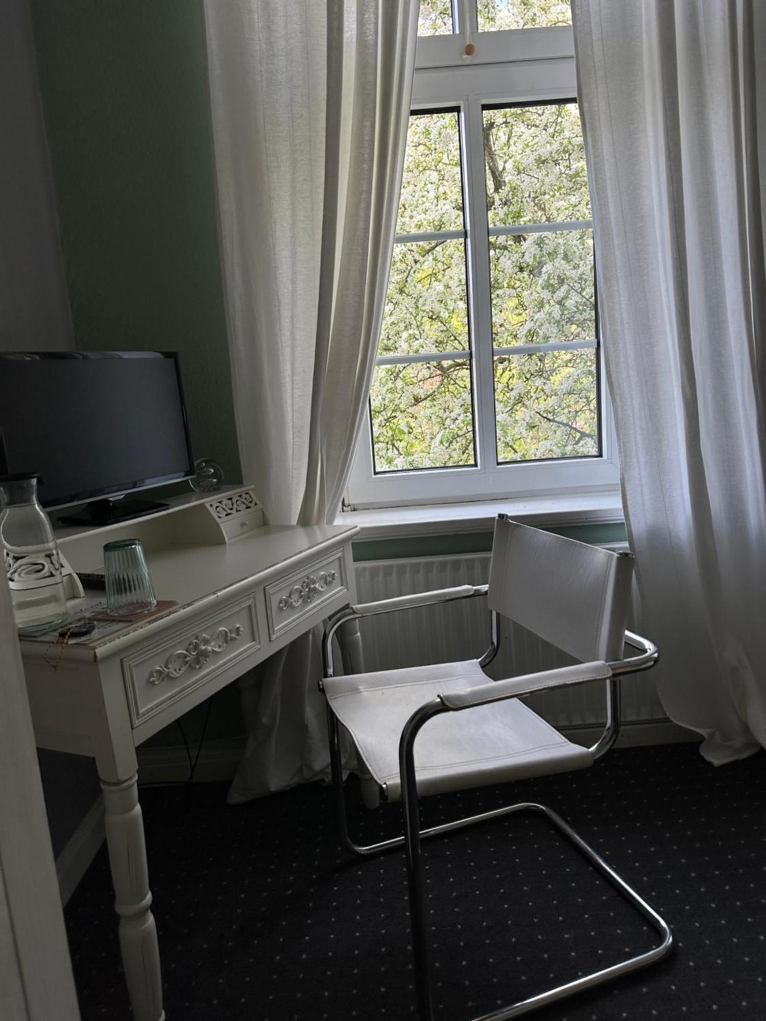 Altes Pastorat Bed & Breakfast Barmstedt Exterior photo