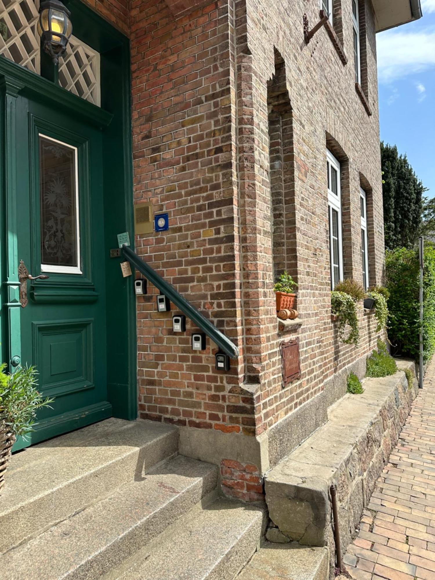 Altes Pastorat Bed & Breakfast Barmstedt Exterior photo