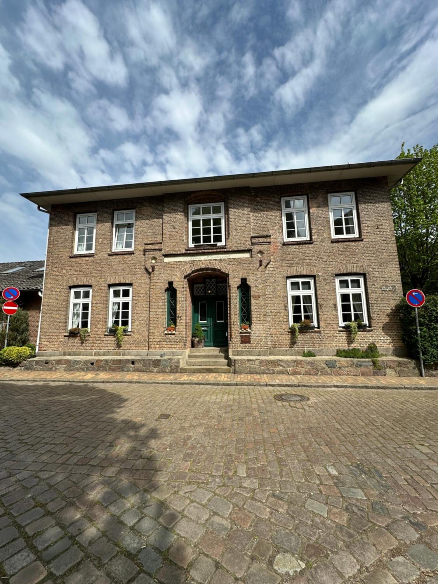 Altes Pastorat Bed & Breakfast Barmstedt Exterior photo
