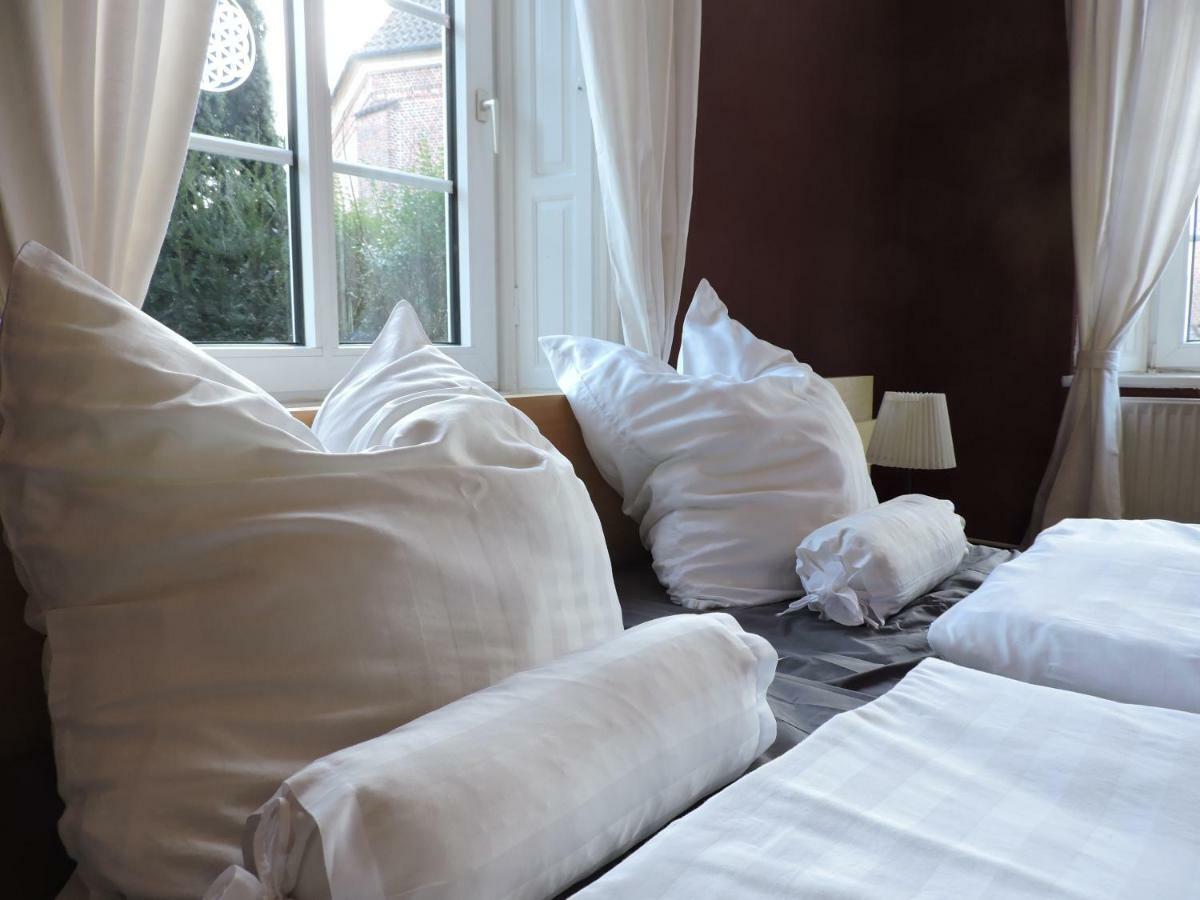 Altes Pastorat Bed & Breakfast Barmstedt Exterior photo